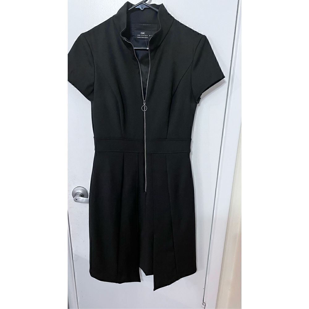 Cue Women's Mock Neck Short Sleeve Lined Zip Front A-Line Dress Black Size 8